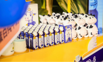 跨界共赢，健康升级 认养一头牛A2新品牛奶入驻鲜丰水果